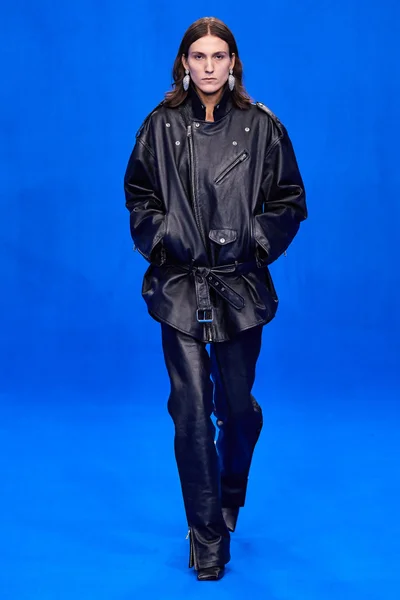 Look 32